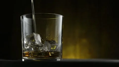 Wiskey on the rocks Video stock 166241350