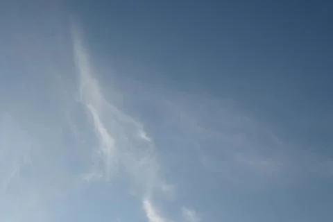 Wispy clouds across a blue sky Фото