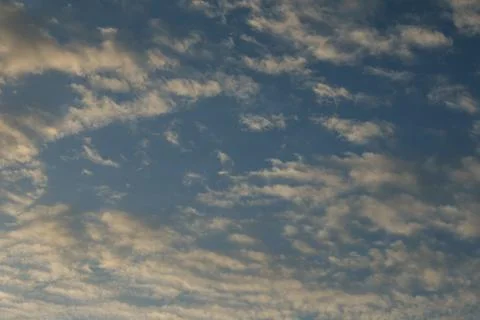 Wispy Clouds Against a Blue Sky 库存照片