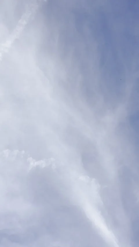 Wispy Clouds in Blue Sky Vertical Vídeos de archivo 344991186