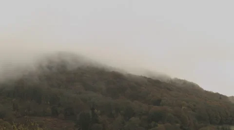 Wispy clouds on a mountain timelapse Video stock 44286864