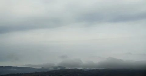 Wispy Soft Grey Sky Clouds Timelapse Over Mountains 4K 스톡 동영상 113918649