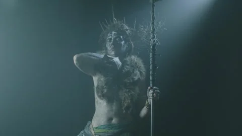 A witch holding a stick weapon Vídeo Stock 259899308