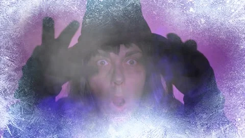 Witch moving her hands and casting spells with freezing effect Vídeos de archivo 285119834