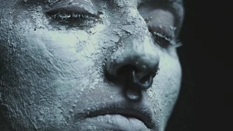 Witch's eyes close up. View from below. Vídeos de archivo 133561157