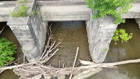 Within a Natural Water Channel - Limestone Creek Aqueduct - Syracuse, NY Видео 336543752