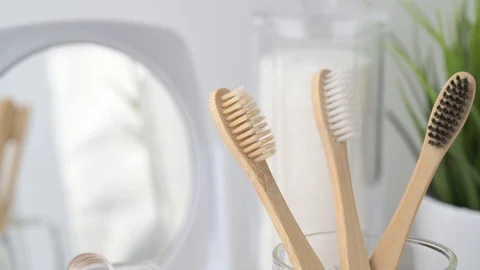 Without plastic, zero waste. Eco-friendly Bamboo toothbrushes in the bathroom. 库存影片 129451834