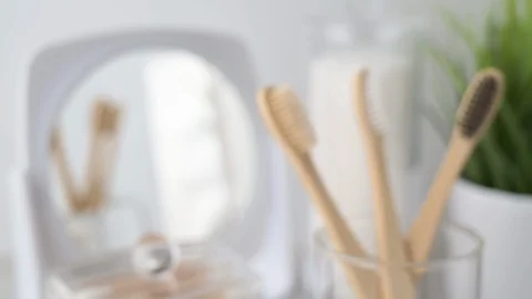 Without plastic, zero waste. Eco-friendly Bamboo toothbrushes in the bathroom. 库存影片 129452067