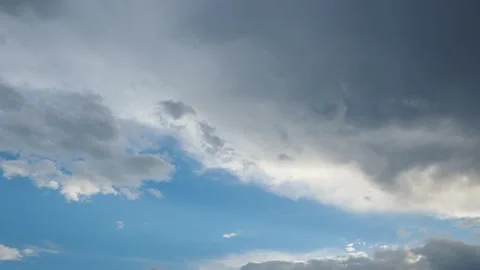 Witness dramatic transformations in the skyline as clouds shift and swirl, revea Video stock 311820422