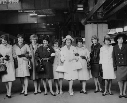 The Wives Of The Preston North End Football Team Arriving At Euston Station Toda Stock Photos