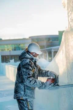 The wizard cuts figures from the ice chainsaw 写真素材