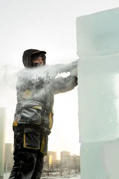 The wizard cuts figures from the ice chainsaw 写真素材