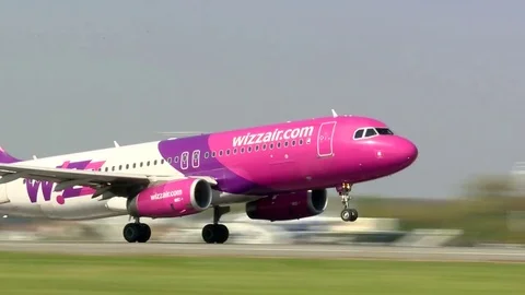 Wizz Air take off closeup 스톡 동영상 74407962