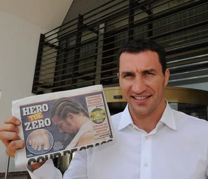 Wladimir Klitschko With The Daily Mail With The Back-page Headline 'hero To Zero Stock Photos