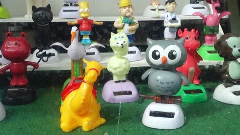 Wobble Heads Stock Footage 139748690