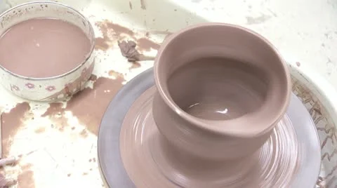 Wobbling clay pot loop Video stock 10605054