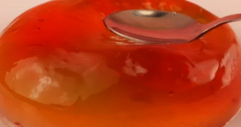Wobbly jelly after hitting with a spoon. Video stock 220125367