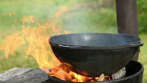 Wok on fire 動画素材 91504234