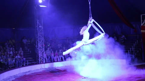 Woman acrobat performs a trick in circus 스톡 동영상 42422941