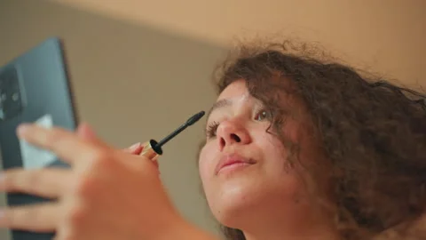 Woman applying makeup. Beauty tutorial in hotel room. Confident woman preparing 動画素材 330044125