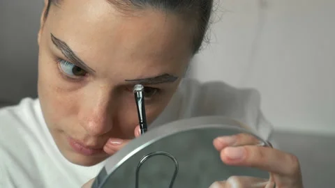 Woman applying paint on eyebrows making beauty procedure at home, closeup view. Stock-Footage 153417019
