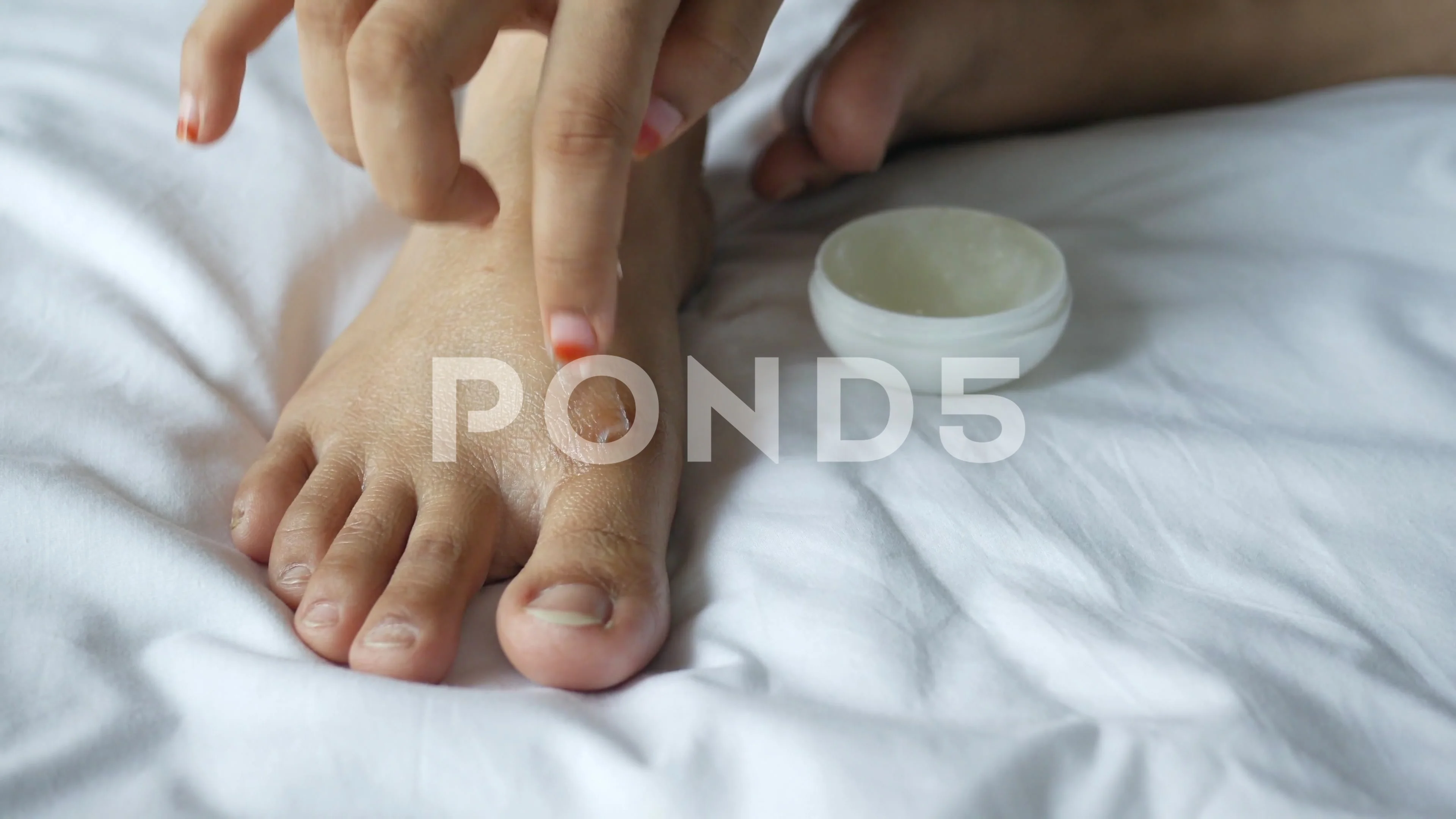 Petroleum jelly hot sale for feet