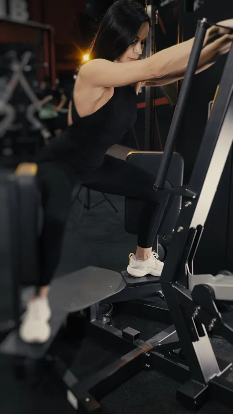 Woman athlete doing an exercise for her leg muscles. Stock Footage 314339670