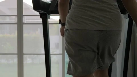 Woman with bouncing big hip or buttom doing the exercise. Video stock 154348625