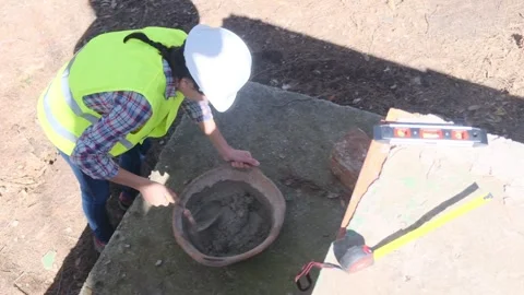 Woman bricklayer works in construction using and preparing cement Vídeos de archivo 270455641