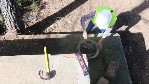 Woman bricklayer works in construction using and preparing cement Vídeos de archivo 270455658