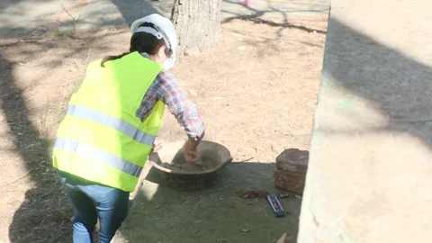 Woman bricklayer works in construction using and preparing cement Vídeos de archivo 270455709