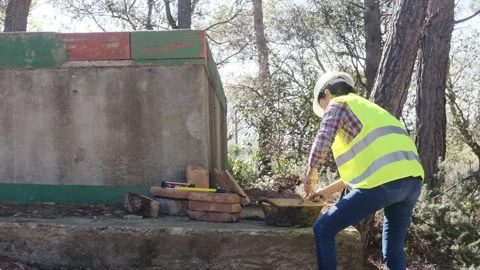 Woman bricklayer works in construction using and preparing cement Vídeos de archivo 270455775