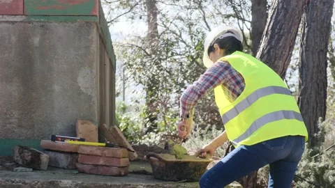 Woman bricklayer works in construction using and preparing cement Vídeos de archivo 270455795