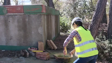 Woman bricklayer works in construction using and preparing cement Vídeos de archivo 270455837