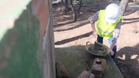 Woman bricklayer works in construction using and preparing cement Vidéo 270455937