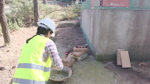 Woman bricklayer works in construction using and preparing cement Vídeos de archivo 270456172