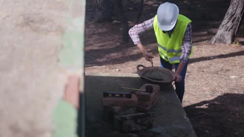 Woman bricklayer works in construction using and preparing cement Vídeos de archivo 270456273