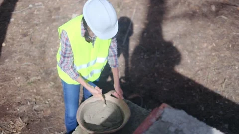 Woman bricklayer works in construction using and preparing cement Vídeos de archivo 270456365