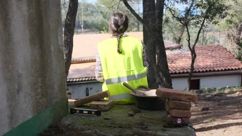 Woman bricklayer works in construction using and preparing cement Vídeos de archivo 270456577