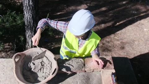 Woman bricklayer works in construction using and preparing cement Vídeos de archivo 270456938