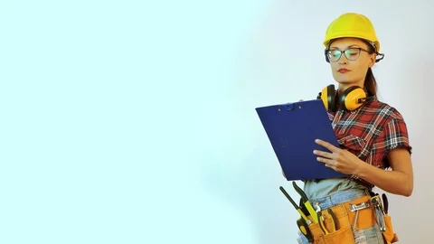Woman builder in hardhat with tablet Видео 105106053