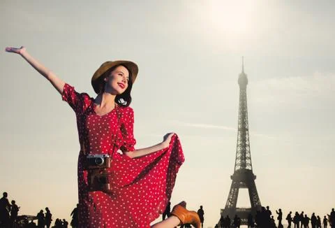 Woman with camera on background with Eiffel tower Fotos de archivo