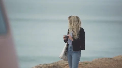 Woman with camera. Video stock 121618361
