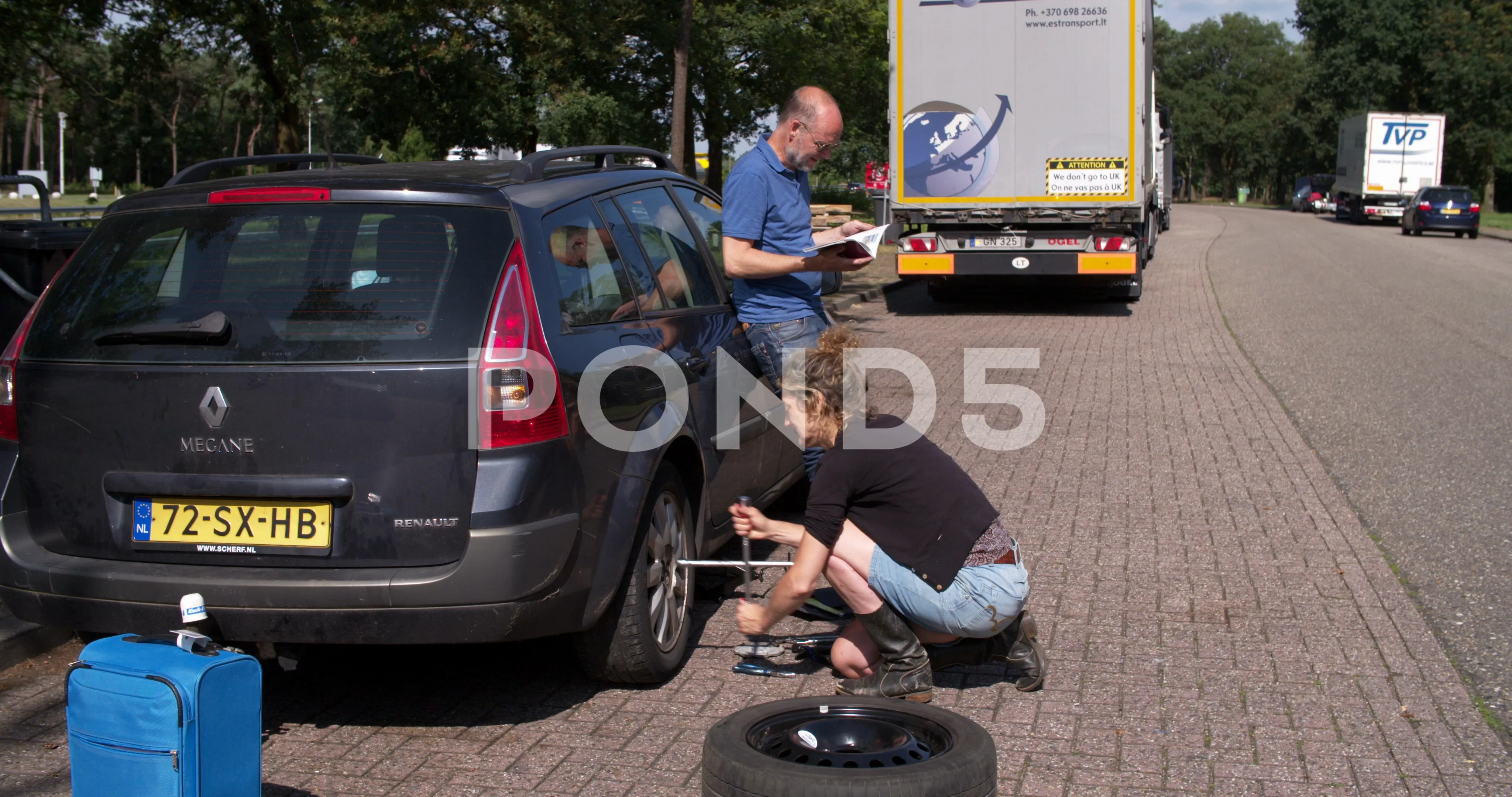 https://images.pond5.com/woman-changing-flat-tire-along-091010396_prevstill.jpeg