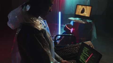 Woman Coding in Hideout Video stock 199086980