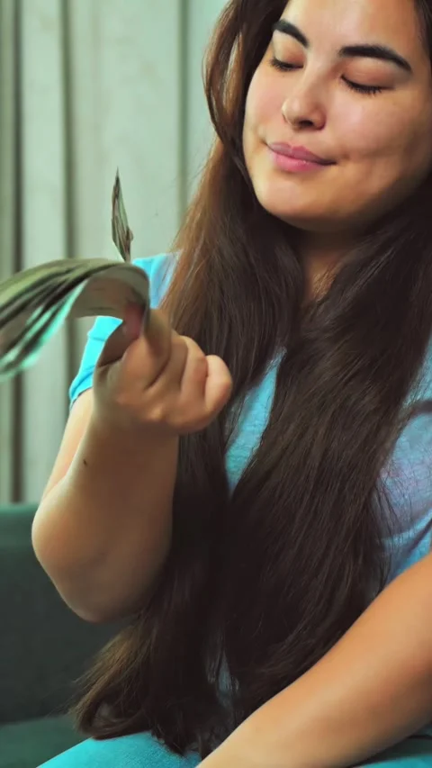 Woman Counting AED Dirhams in hands, closeup. Video stock 286350008