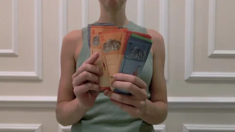 Woman counting the Malaysian ringgit - the currency of Malaysia, close-up. Stock Footage 281907669