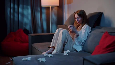 Woman Crying While Talking on the Phone Stockbeeldmateriaal 302246808