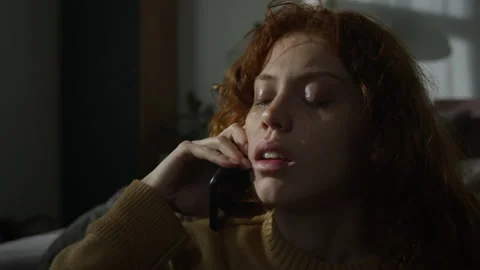Woman Crying While Talking on Phone Vídeo Stock 311461748
