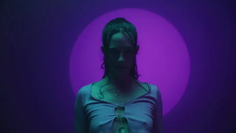 A woman dancer dancing in a studio under purple spotlight 库存影片 259146309